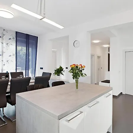 Amazing In With Heated Swimming Pool Hébergement de vacances