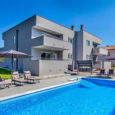 Amazing In With Heated Swimming Pool Holiday home