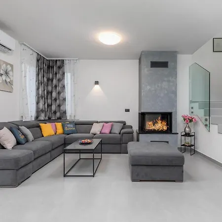 Holiday home Amazing In With Heated Swimming Pool