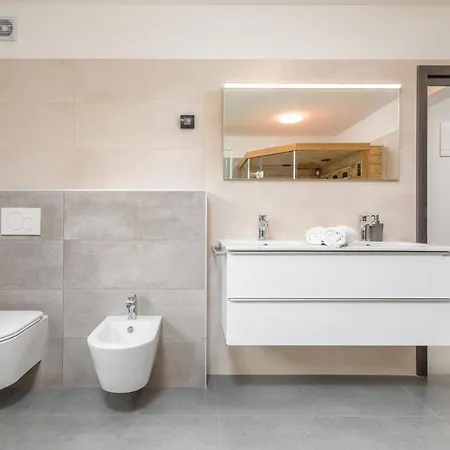Amazing In With Heated Swimming Pool Pula