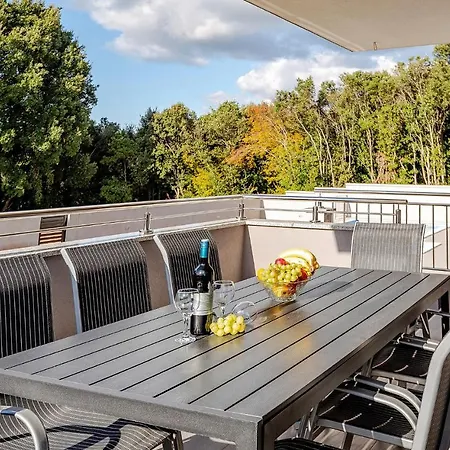 Amazing In With Heated Swimming Pool Holiday home Pula
