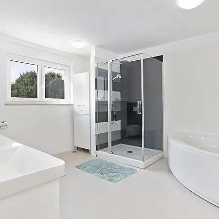Amazing In With Heated Swimming Pool Holiday home Pula
