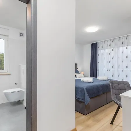 Amazing In With Heated Swimming Pool Holiday home *