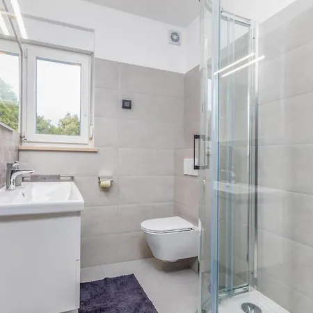 Amazing In With Heated Swimming Pool Holiday home