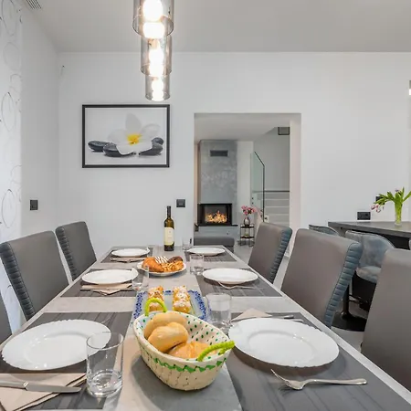 Holiday home Amazing In With Heated Swimming Pool *