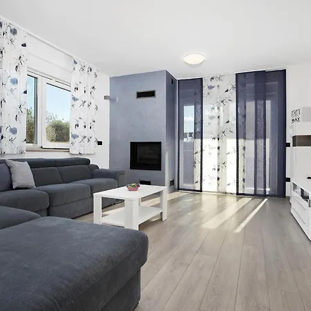 Holiday home Amazing In With Heated Swimming Pool