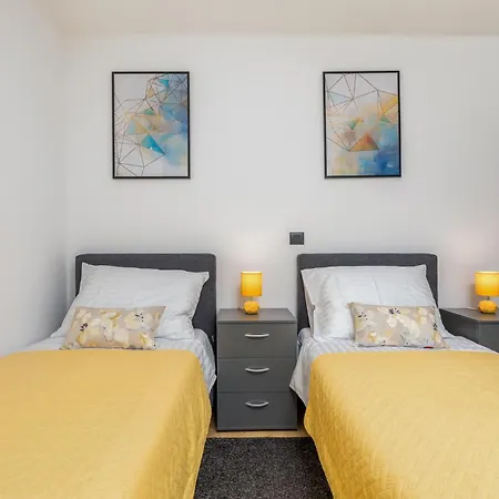 Amazing In With Heated Swimming Pool Pula