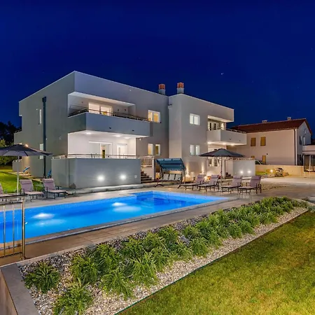 Holiday home Amazing In With Heated Swimming Pool Pula