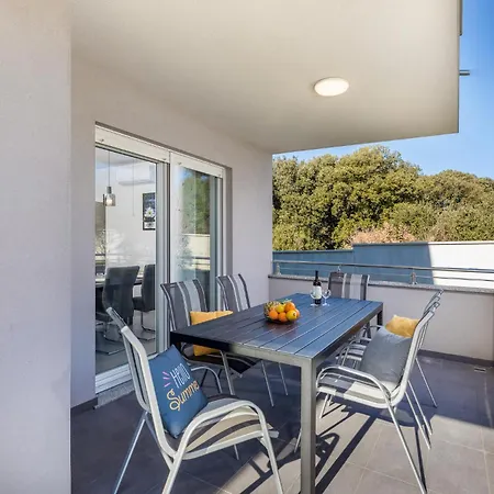 Amazing In With Heated Swimming Pool *