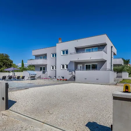 Holiday home Amazing In With Heated Swimming Pool