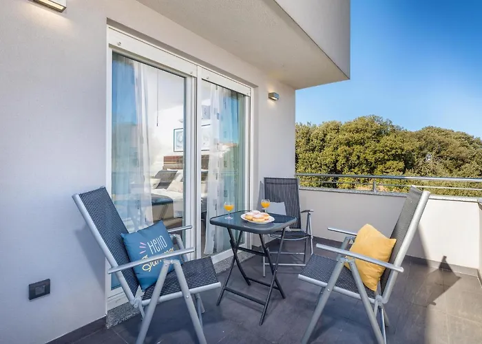 Stunning In With Sauna Pula